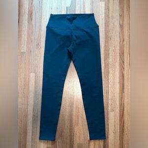 ALO Yoga HighWaist Airbrush leggings Navy Sz L